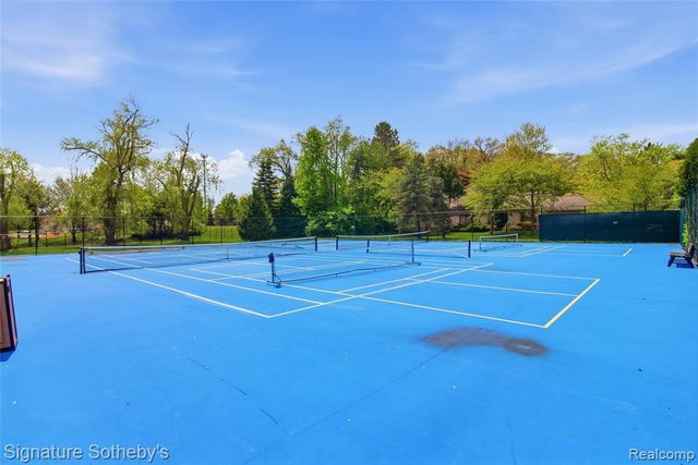 1234 S Timberview Trail, Bloomfield Hills, MI 48304