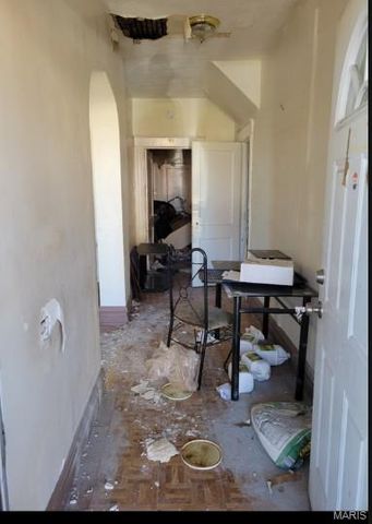 4582 Clarence Avenue, St Louis, MO 63115