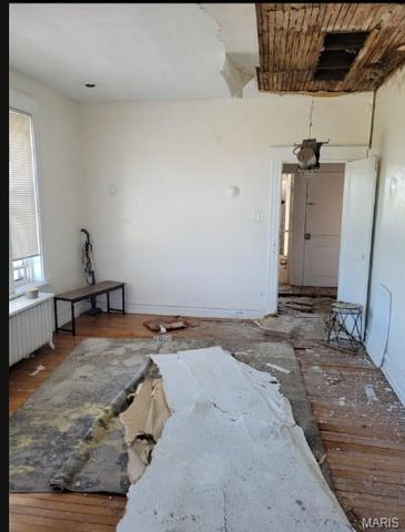 4582 Clarence Avenue, St Louis, MO 63115