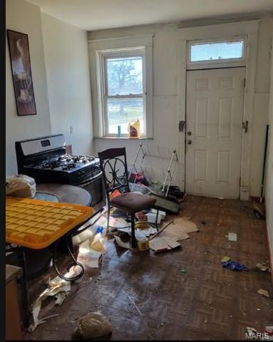 4582 Clarence Avenue, St Louis, MO 63115