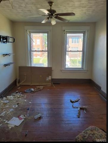 4582 Clarence Avenue, St Louis, MO 63115