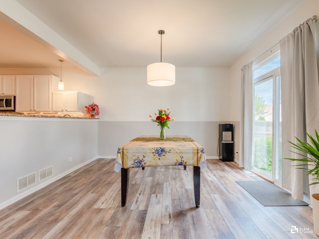 424 Grape Vine Trail, Oswego, IL 60543