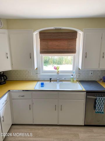 16 N Bayview Avenue, Seaside Park, NJ 08752