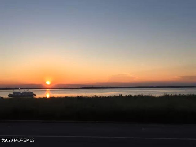 16 N Bayview Avenue, Seaside Park, NJ 08752