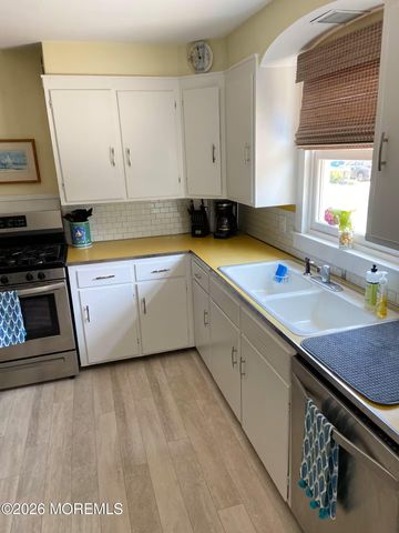 16 N Bayview Avenue, Seaside Park, NJ 08752