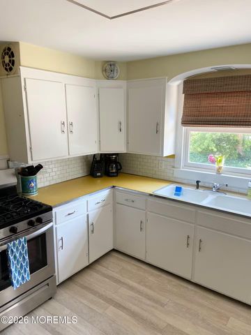 16 N Bayview Avenue, Seaside Park, NJ 08752