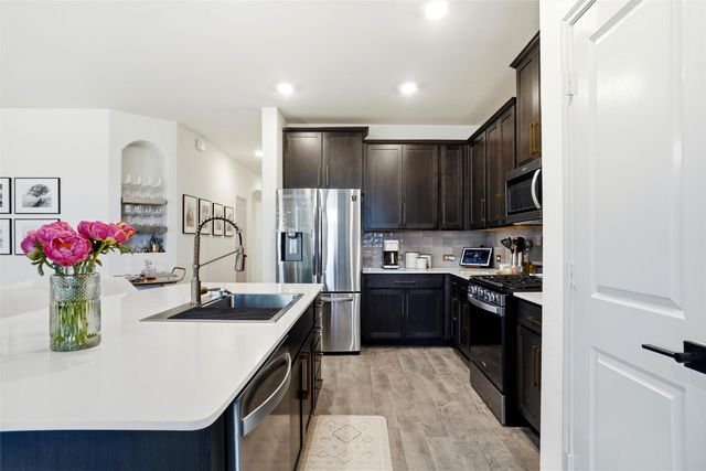 10512 Fountain Gate Street, Aubrey, TX 76227