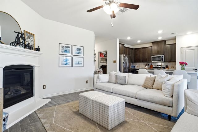 10512 Fountain Gate Street, Aubrey, TX 76227