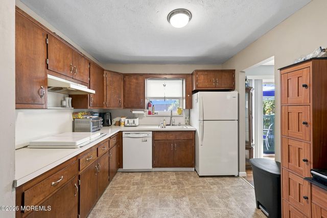 1 Kings Court, Jackson, NJ 08527