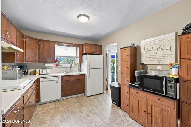 1 Kings Court, Jackson, NJ 08527