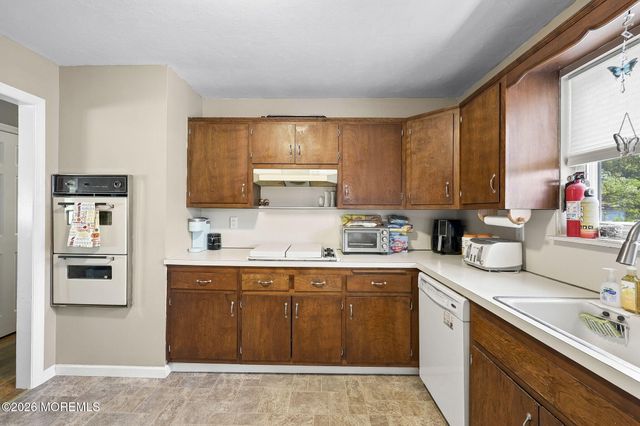 1 Kings Court, Jackson, NJ 08527