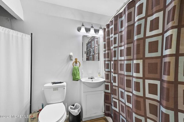 1 Kings Court, Jackson, NJ 08527
