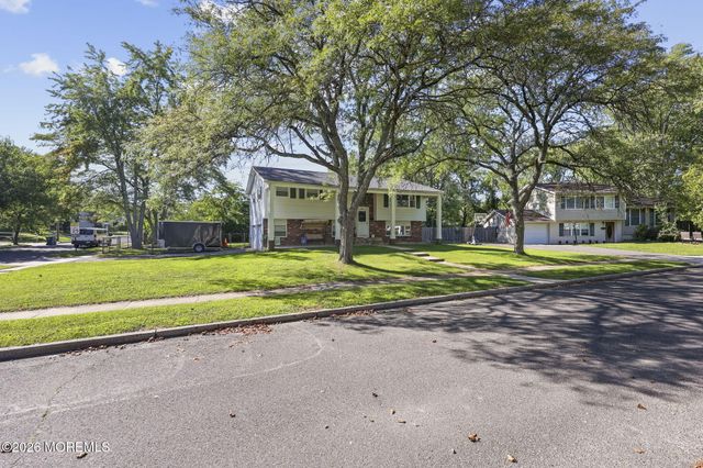 1 Kings Court, Jackson, NJ 08527