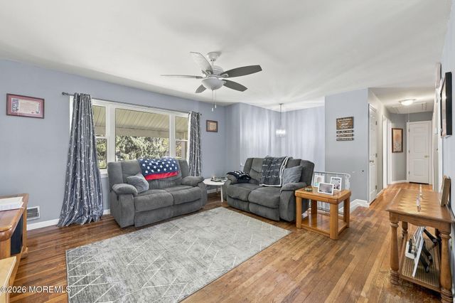 1 Kings Court, Jackson, NJ 08527