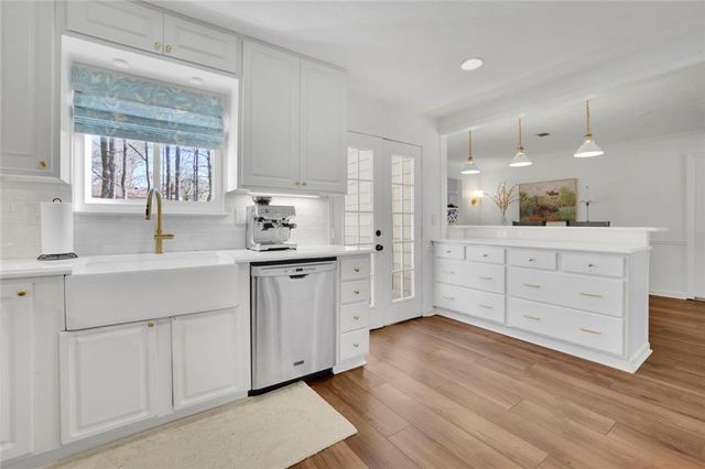 675 Barrington Way, Roswell, GA 30076