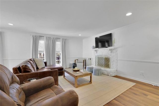 675 Barrington Way, Roswell, GA 30076