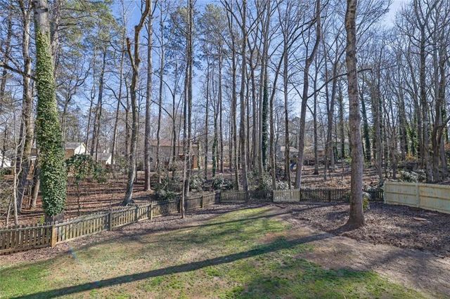 675 Barrington Way, Roswell, GA 30076