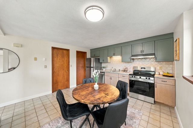 39 Mountain St 39, Woburn, MA 01801