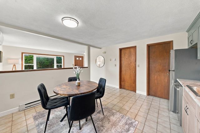 39 Mountain St 39, Woburn, MA 01801