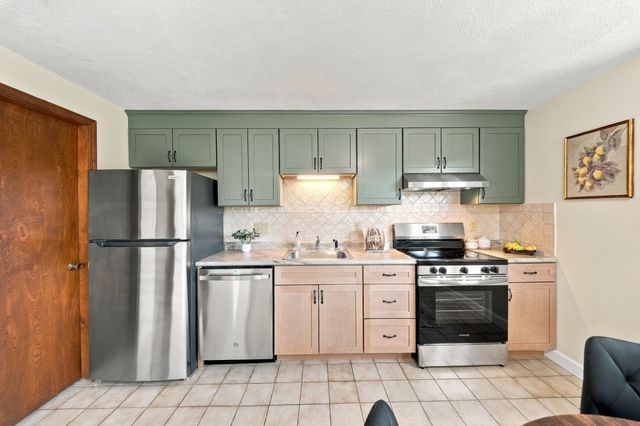 39 Mountain St 39, Woburn, MA 01801