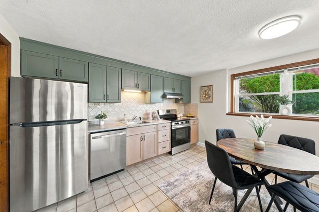 39 Mountain St 39, Woburn, MA 01801