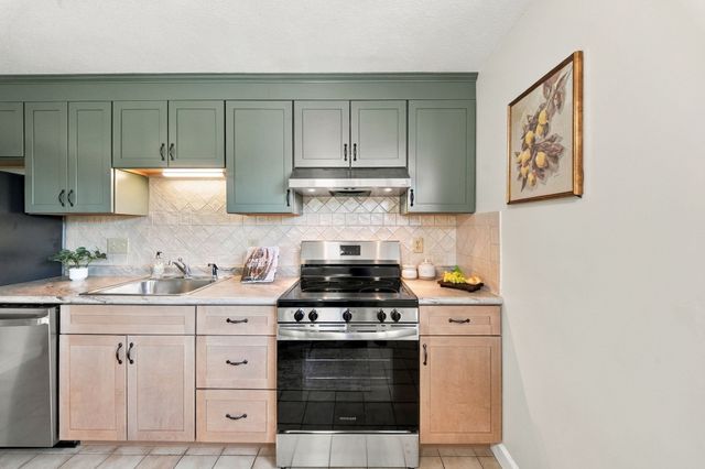 39 Mountain St 39, Woburn, MA 01801