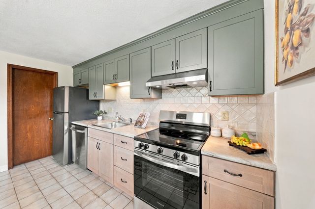 39 Mountain St 39, Woburn, MA 01801
