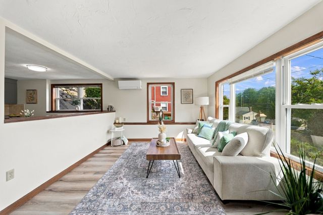 39 Mountain St 39, Woburn, MA 01801