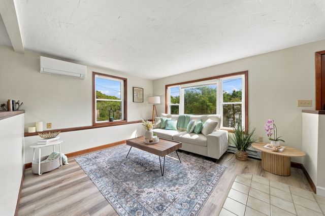 39 Mountain St 39, Woburn, MA 01801