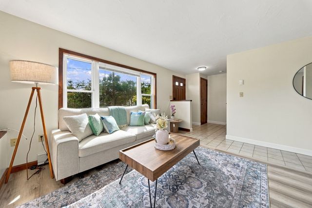 39 Mountain St 39, Woburn, MA 01801