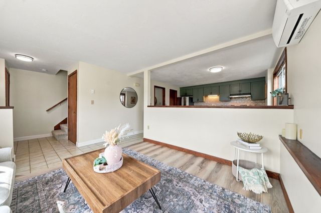 39 Mountain St 39, Woburn, MA 01801