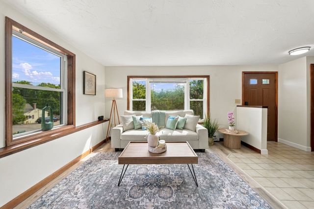 39 Mountain St 39, Woburn, MA 01801