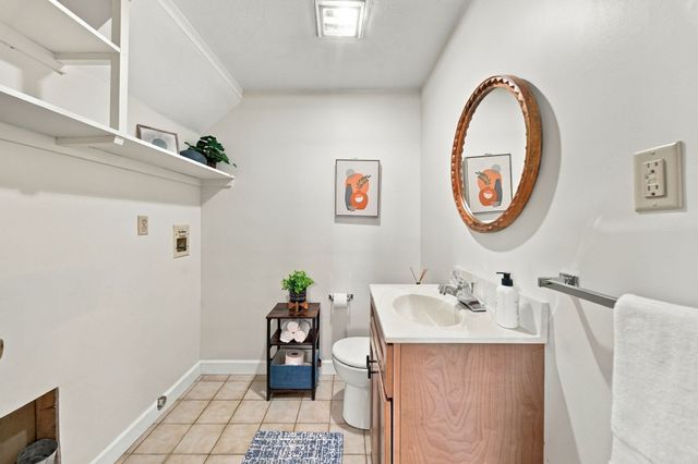 39 Mountain St 39, Woburn, MA 01801