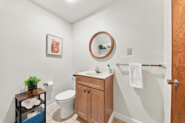 39 Mountain St 39, Woburn, MA 01801