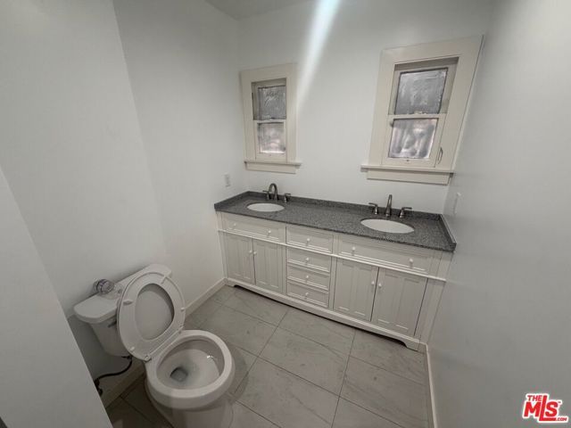 1021 S Burlington Avenue, Los Angeles, CA 90006