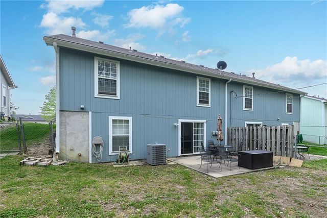 361 E 12th Street, Tonganoxie, KS 66086