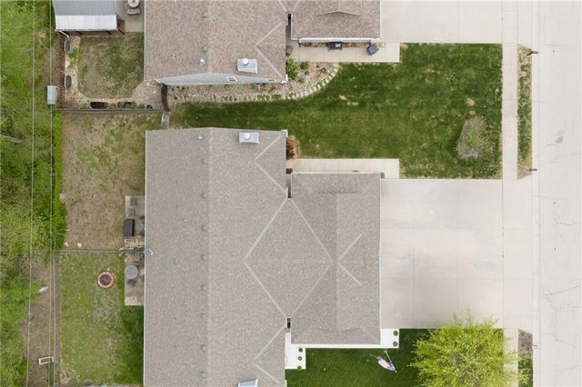 361 E 12th Street, Tonganoxie, KS 66086