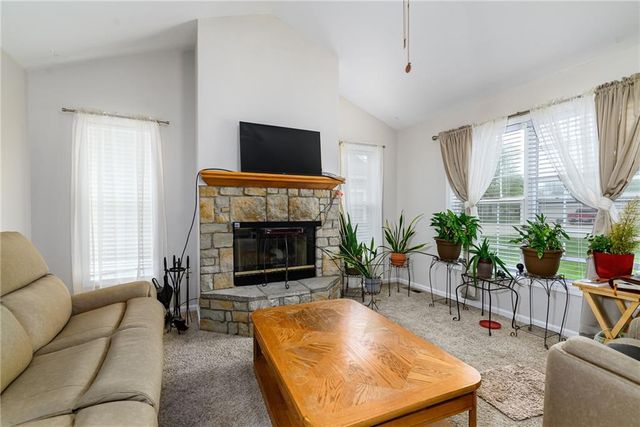 361 E 12th Street, Tonganoxie, KS 66086