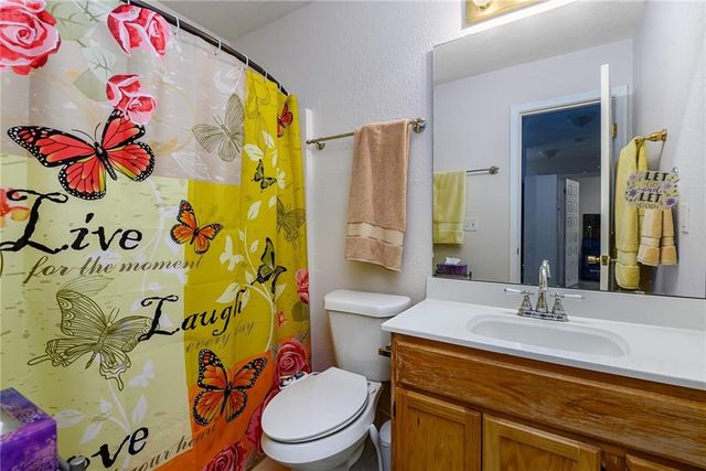 361 E 12th Street, Tonganoxie, KS 66086