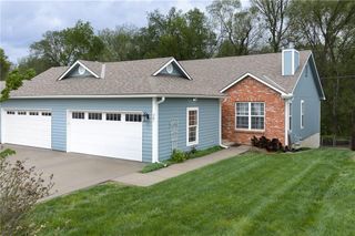 361 E 12th Street, Tonganoxie, KS 66086