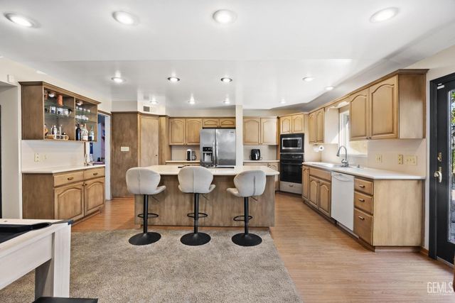 3200 El Encanto Court 10, Bakersfield, CA 93301