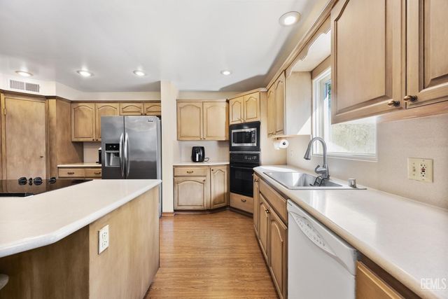 3200 El Encanto Court 10, Bakersfield, CA 93301