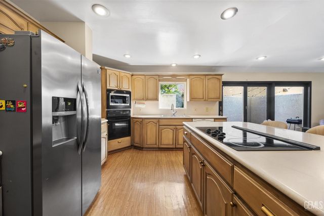 3200 El Encanto Court 10, Bakersfield, CA 93301