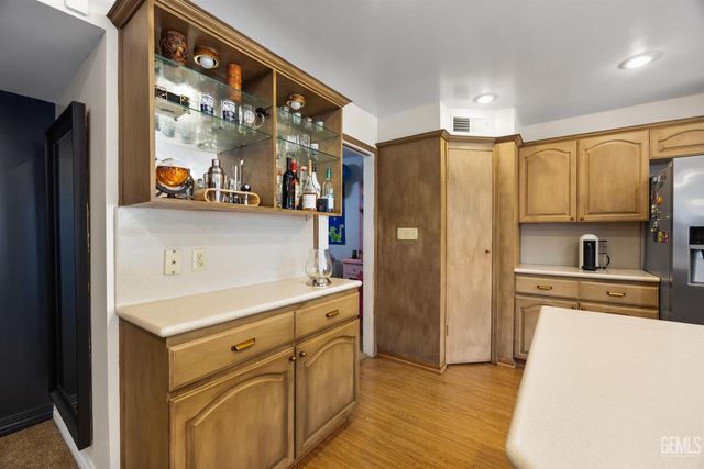 3200 El Encanto Court 10, Bakersfield, CA 93301