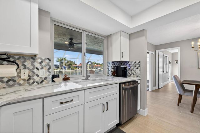 3927 48TH AVENUE S, St Petersburg, FL 33711