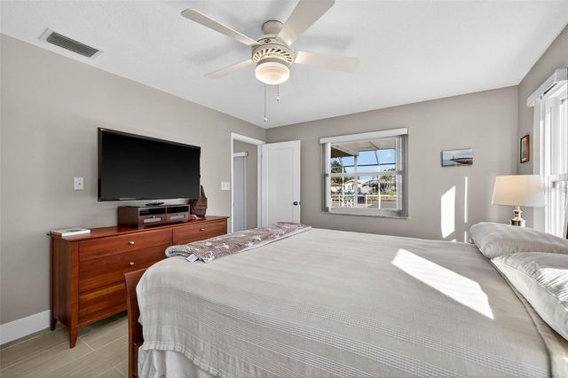 3927 48TH AVENUE S, St Petersburg, FL 33711