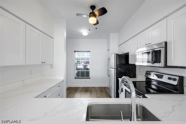 3250 Cypress Glen WAY 402, Naples, FL 34109