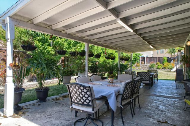 18607 Delta Ct, Lathrop, CA 95330