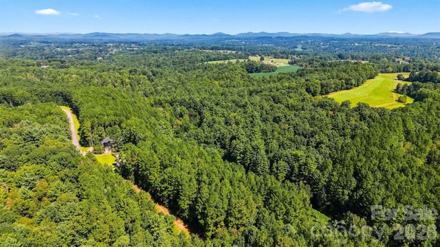 6048 Plantation Pointe Drive, Granite Falls, NC 28630