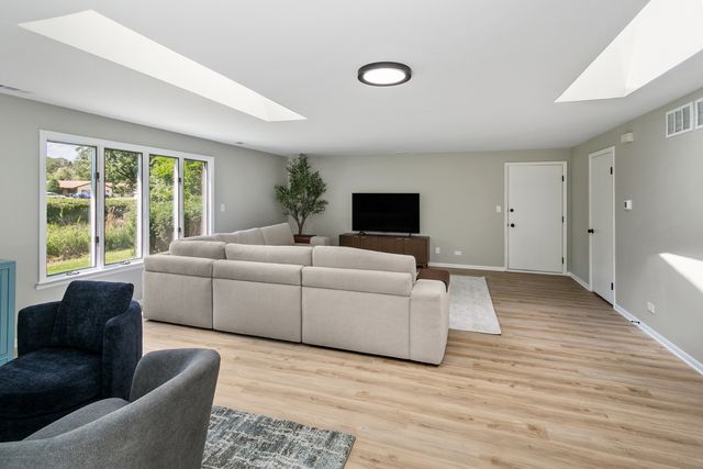 16400 Sherwood Drive, Orland Park, IL 60462